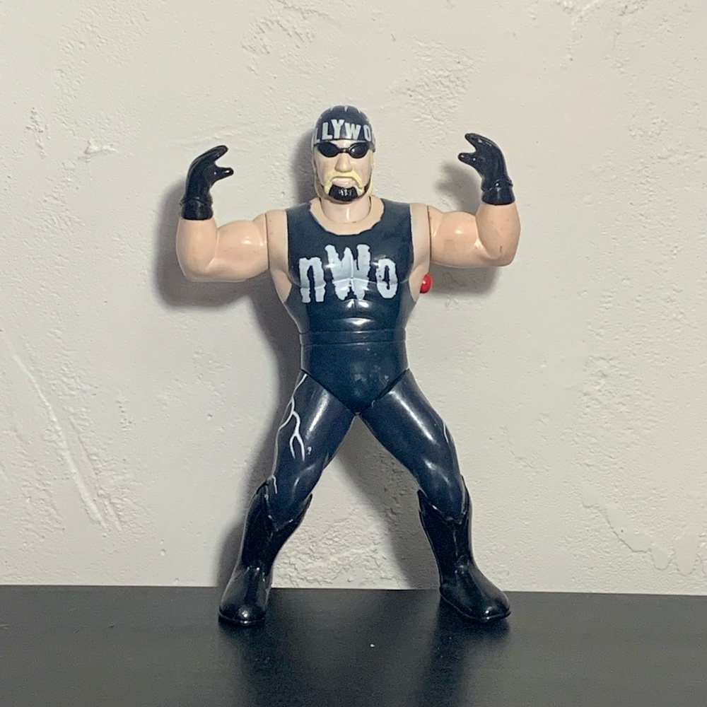 1997 WCW Hulk Hogan NWO Vibrating Action Figure